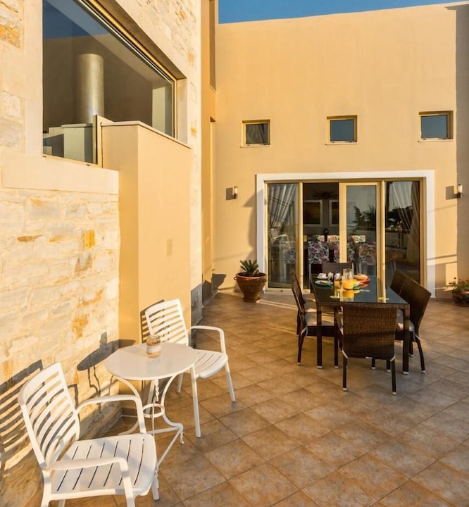 Photo of Patio Balcony in Roussospiti