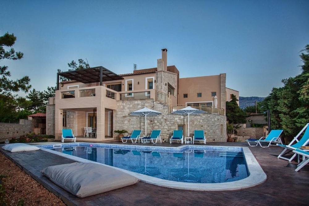 Photo of Outdoor in Roussospiti