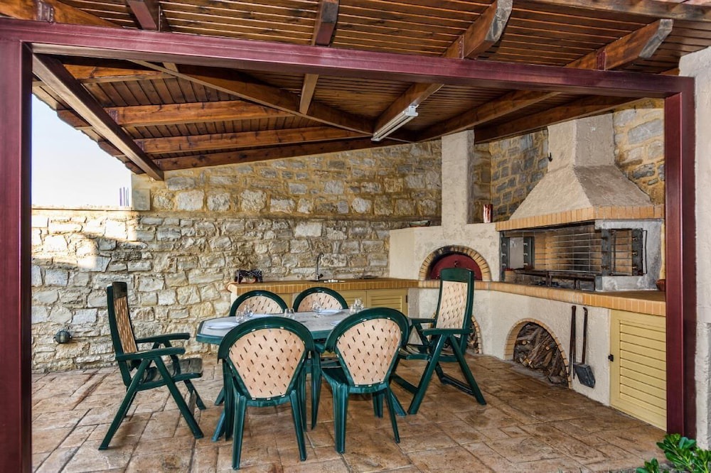 Photo of Kitchen in Roussospiti