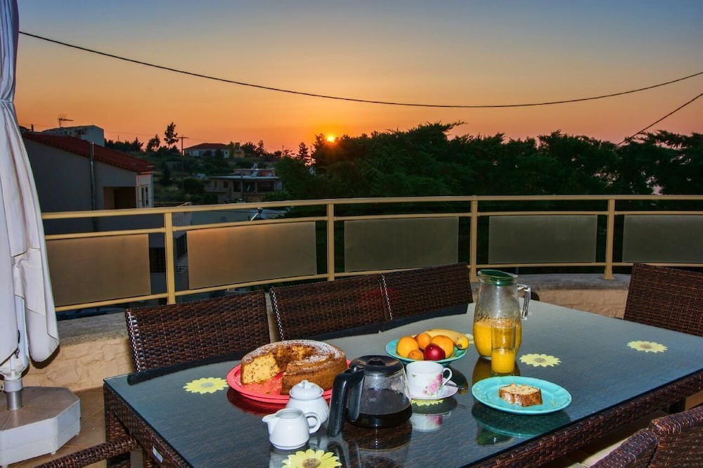 Photo of Patio Balcony in Roussospiti