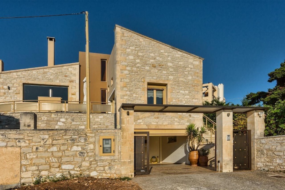 Photo of Outdoor in Roussospiti