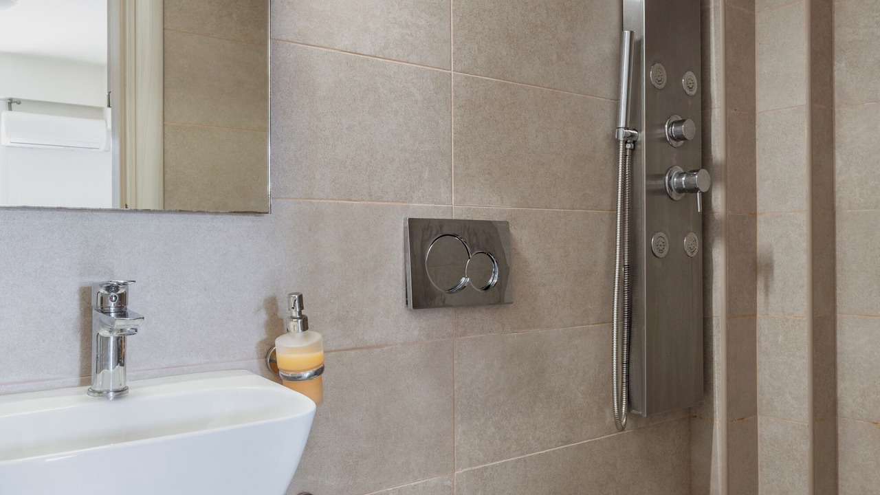 Photo of Bathroom in Ampelokipoi