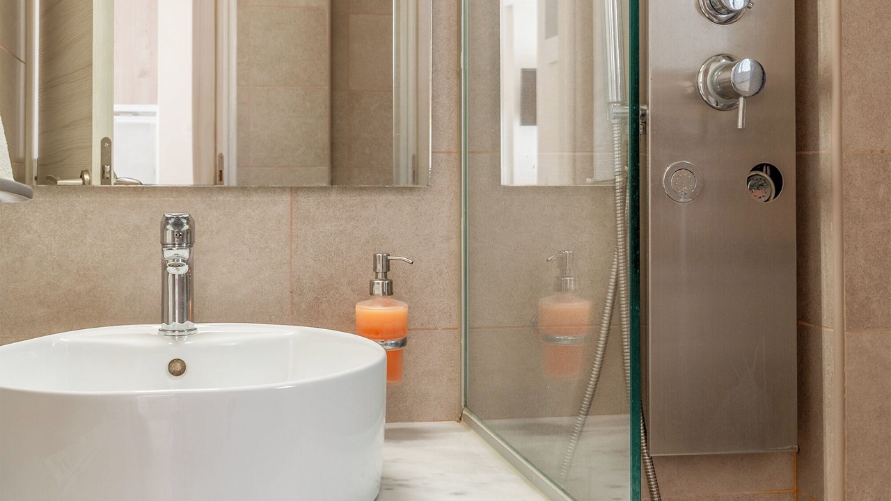 Photo of Bathroom in Ampelokipoi
