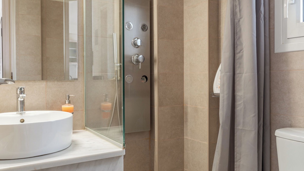 Photo of Bathroom in Ampelokipoi