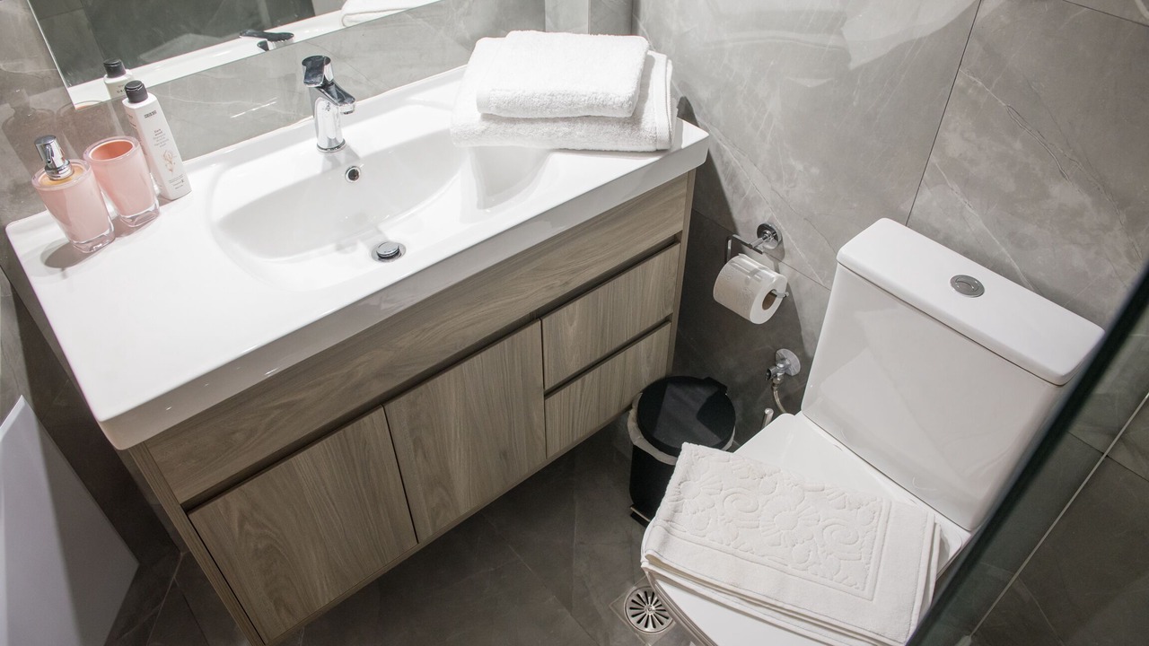 Photo of Bathroom in Alimos