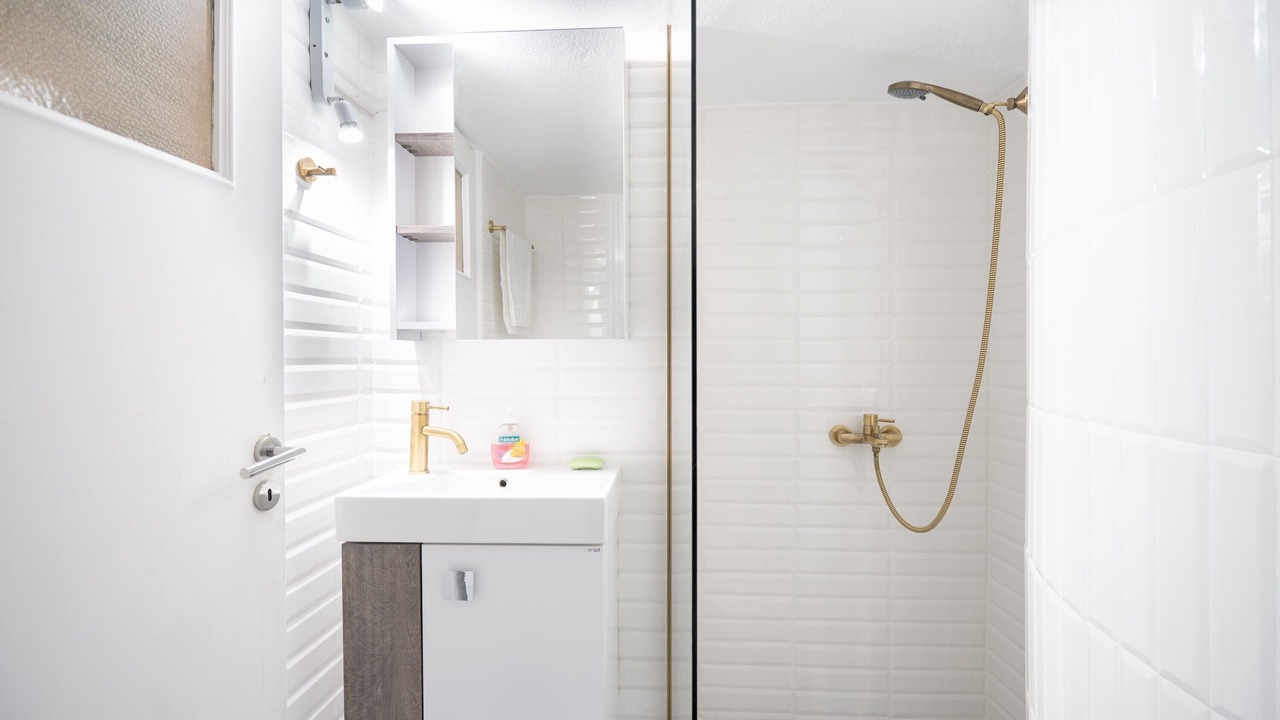 Photo of Bathroom in Ampelokipoi