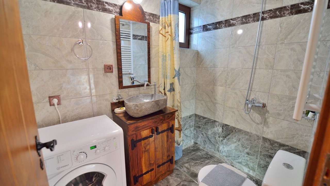 Photo of Bathroom in Platanos