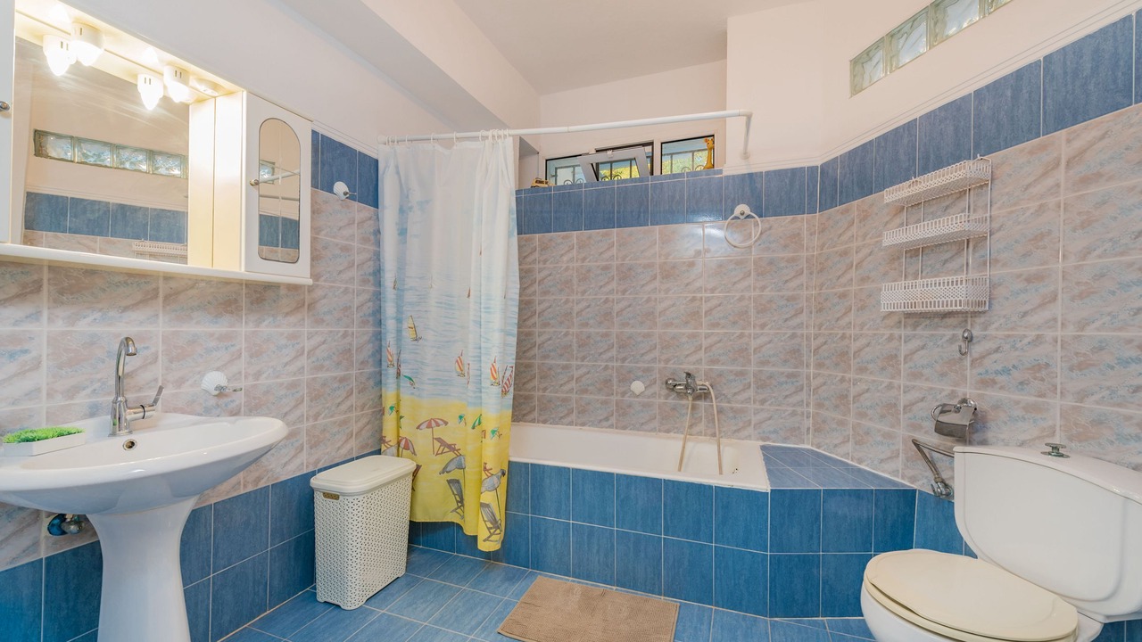 Photo of Bathroom in Keri Village