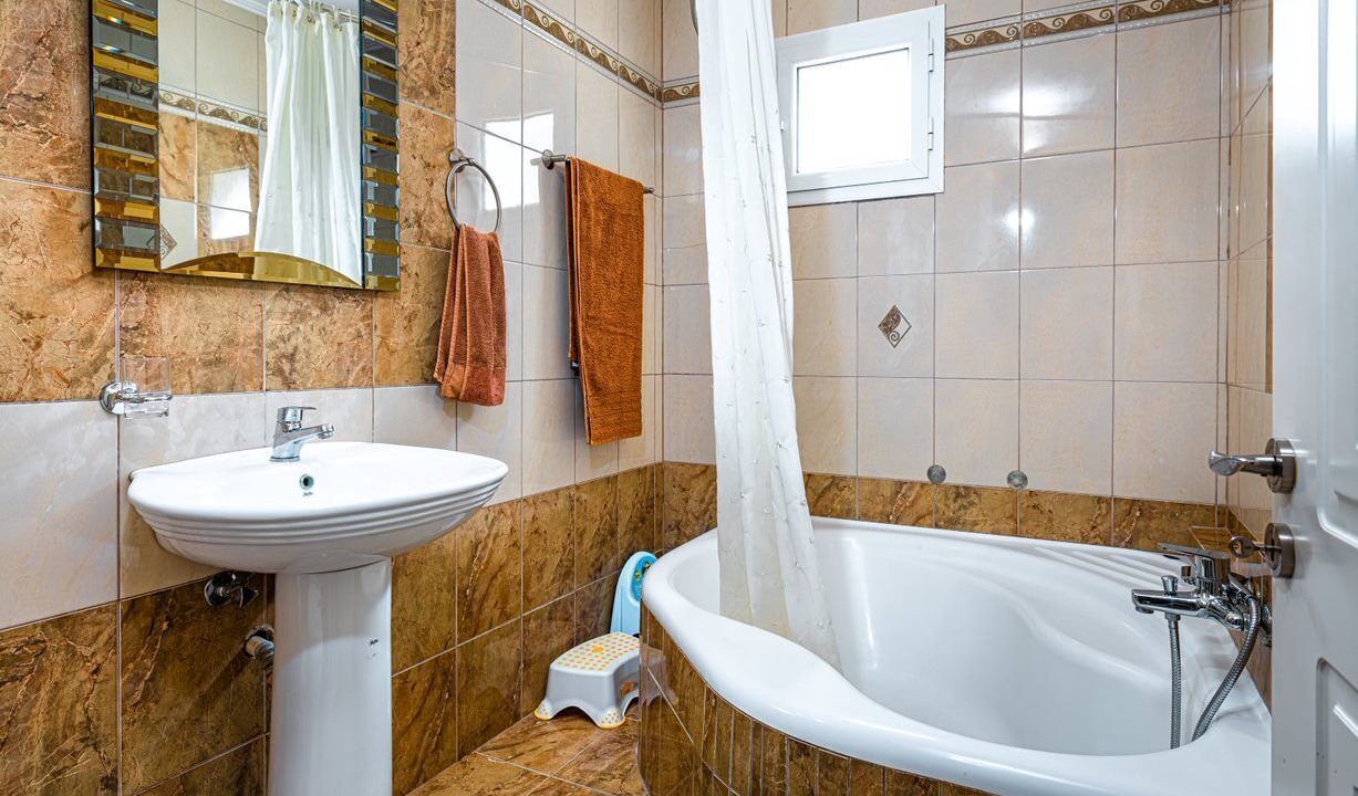 Photo of Bathroom in Alykes