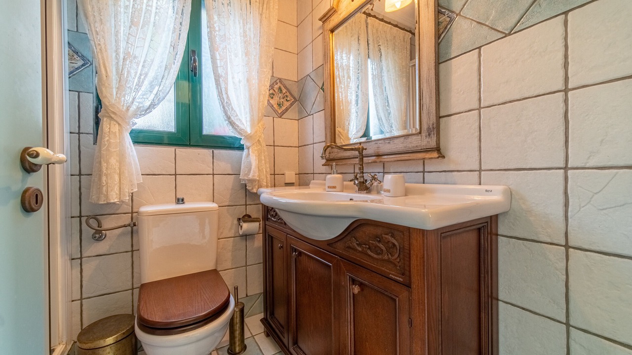 Photo of Bathroom in Kato Korakiana