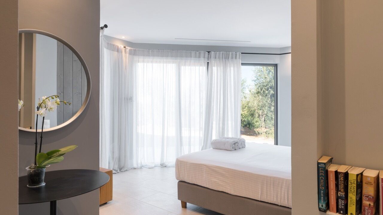 Photo of Bedroom in Petaleia