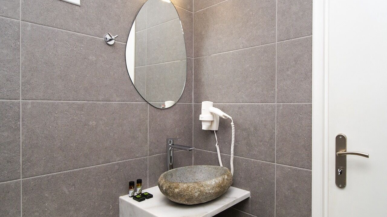 Photo of Bathroom in Petaleia