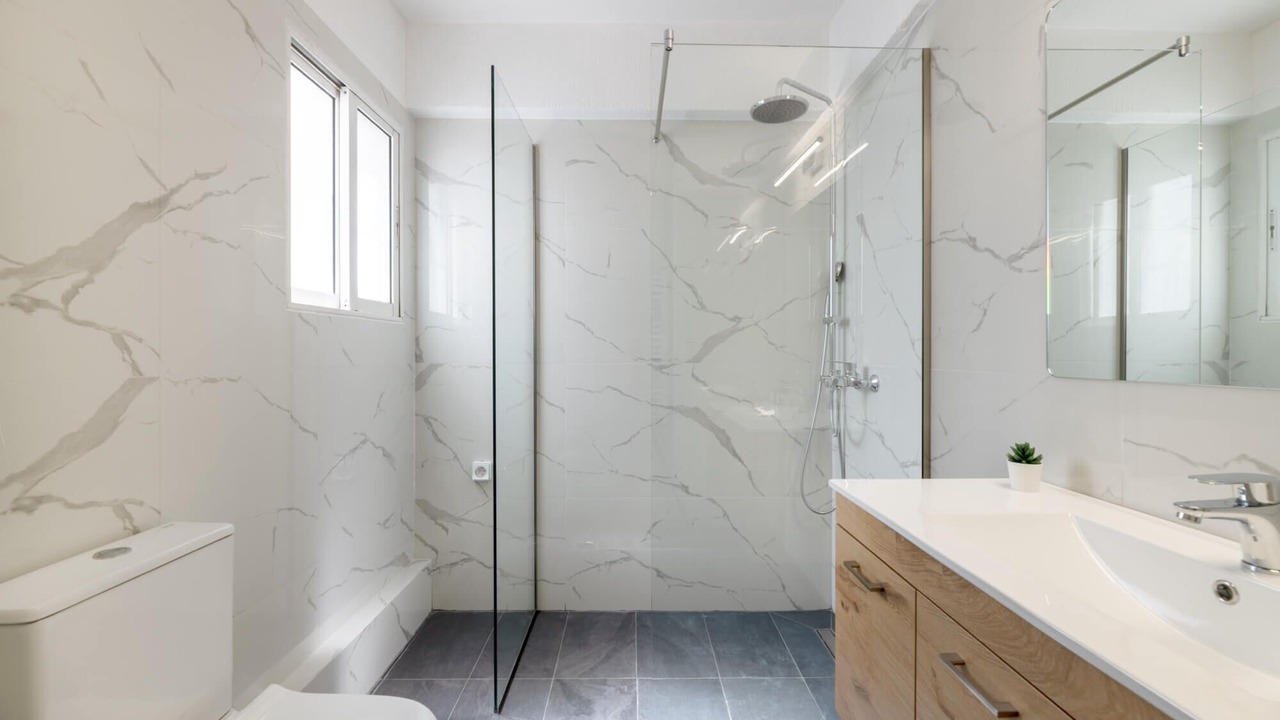 Photo of Bathroom in Alimos