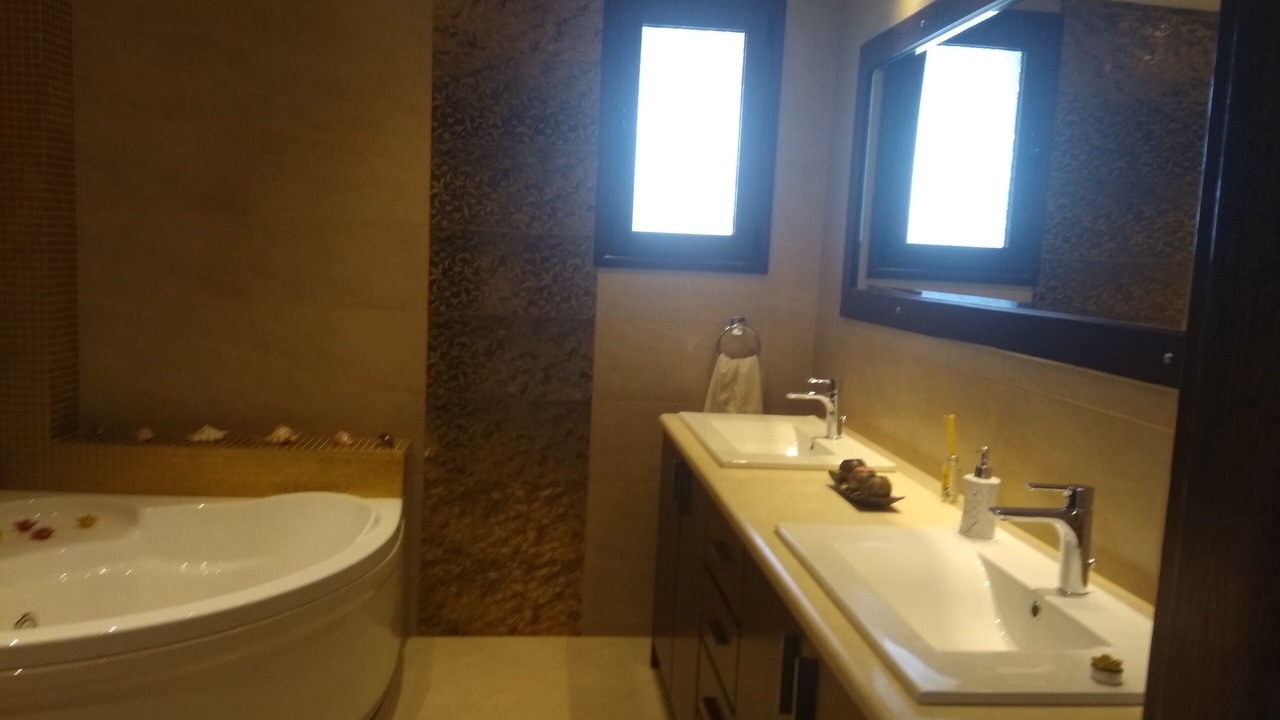 Photo of Bathroom in Marmari