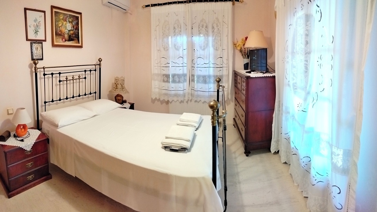 Photo of Bedroom in Messonghi