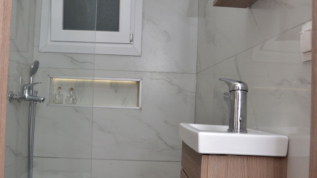 Photo of Bathroom in Alimos