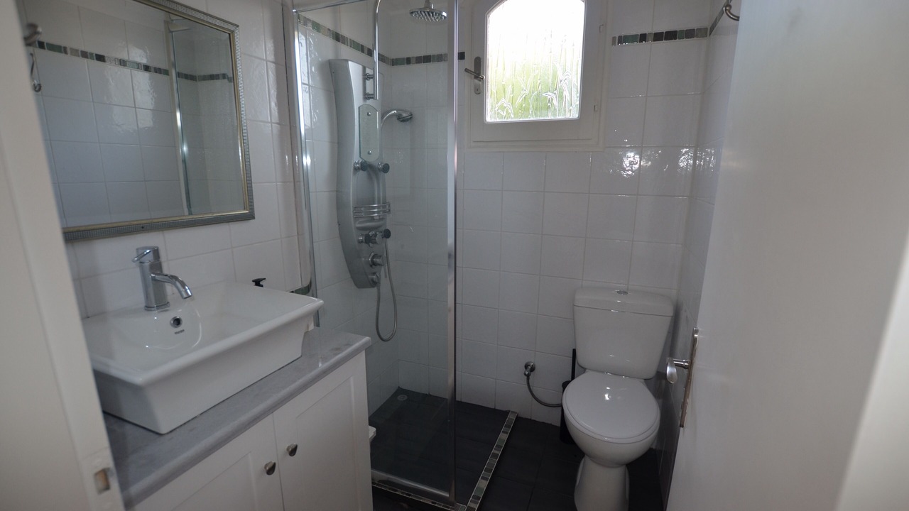 Photo of Bathroom in Chalikounas