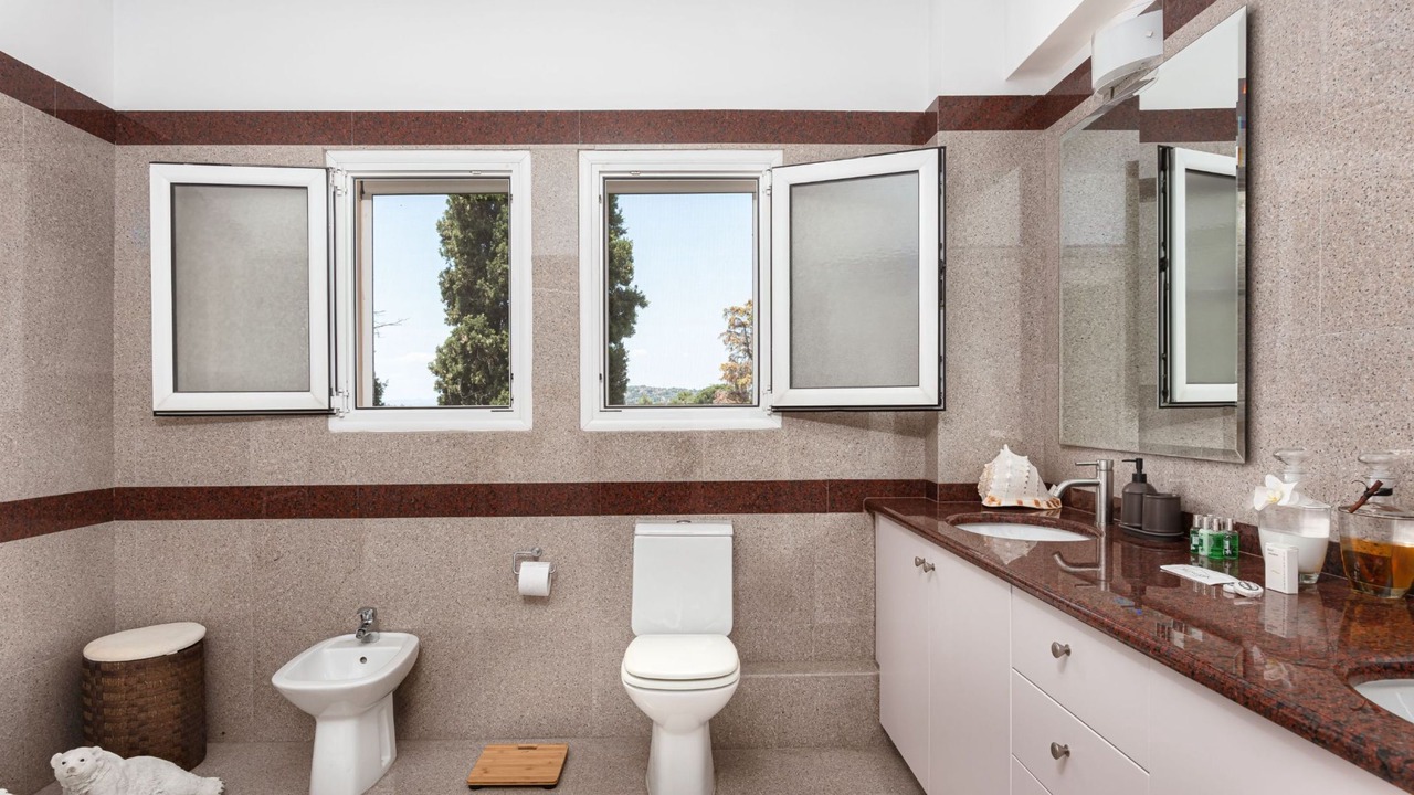 Photo of Bathroom in Eretria