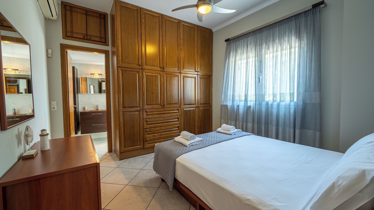 Photo of Bedroom in Petalidi