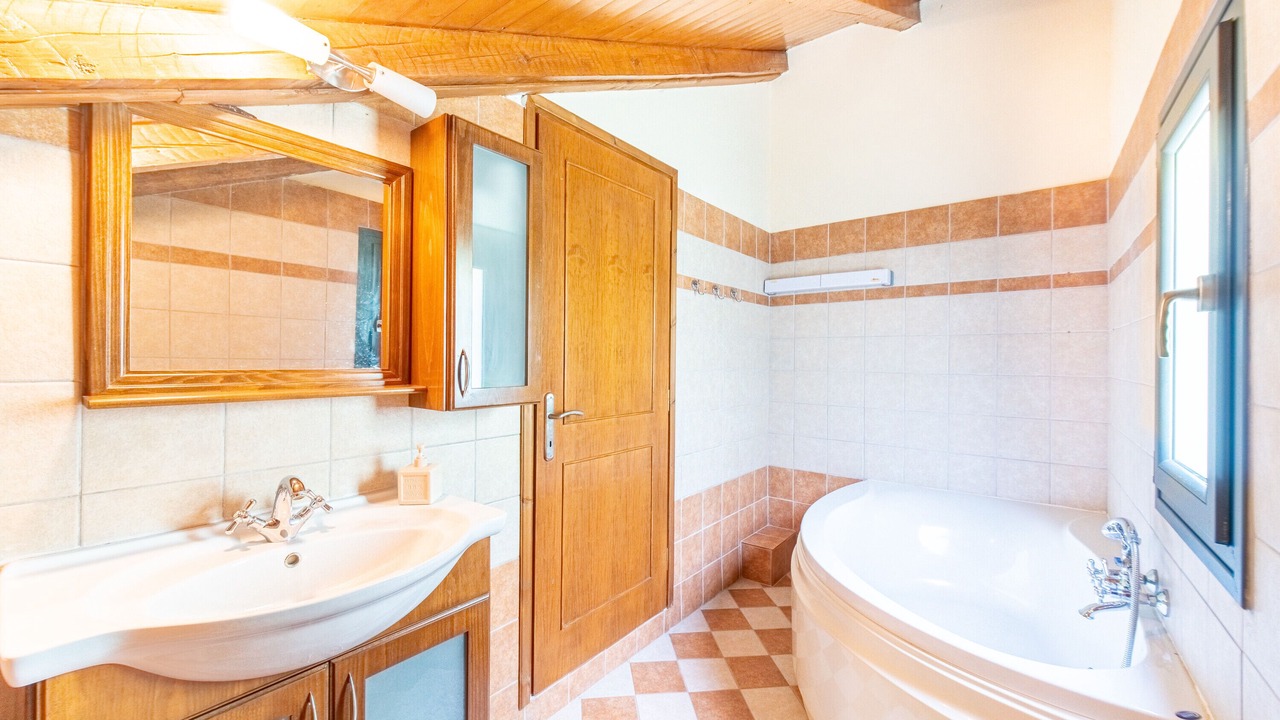 Photo of Bathroom in Paramonas