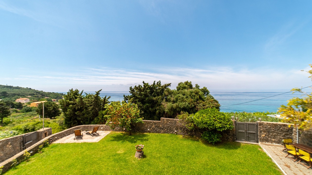 Photo of Patio Balcony in Paramonas