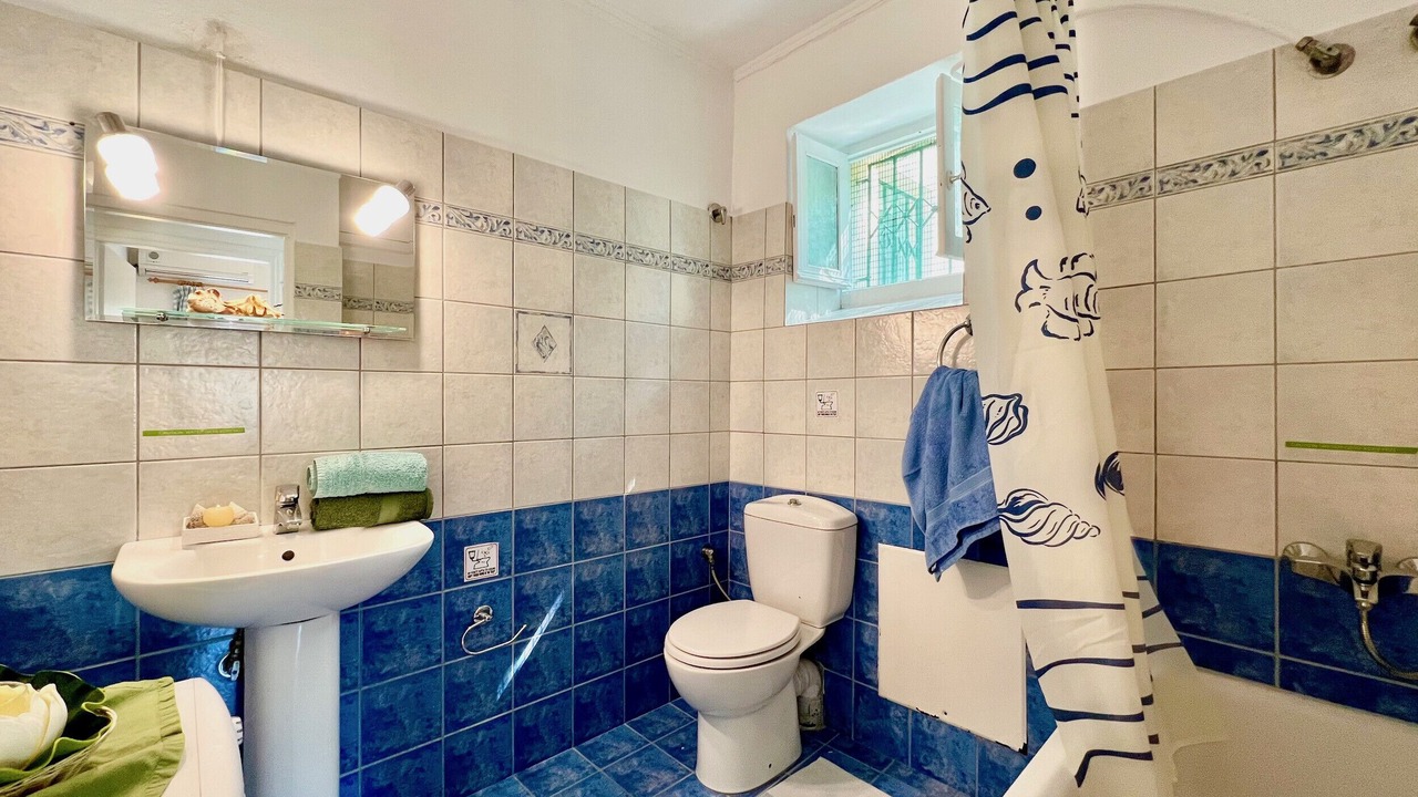Photo of Bathroom in Apraos