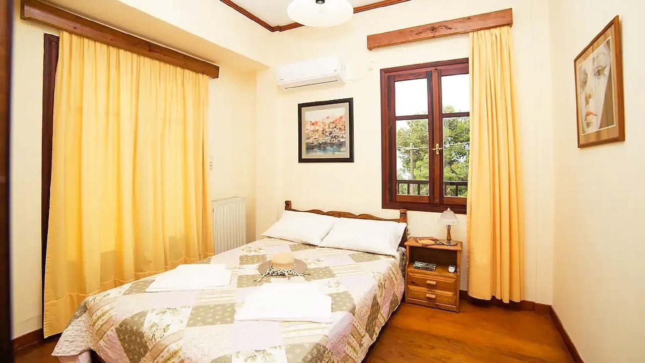 Photo of Bedroom in Roussospiti