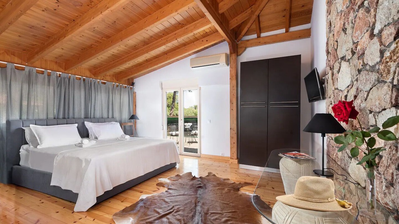 Photo of Bedroom in Salakos