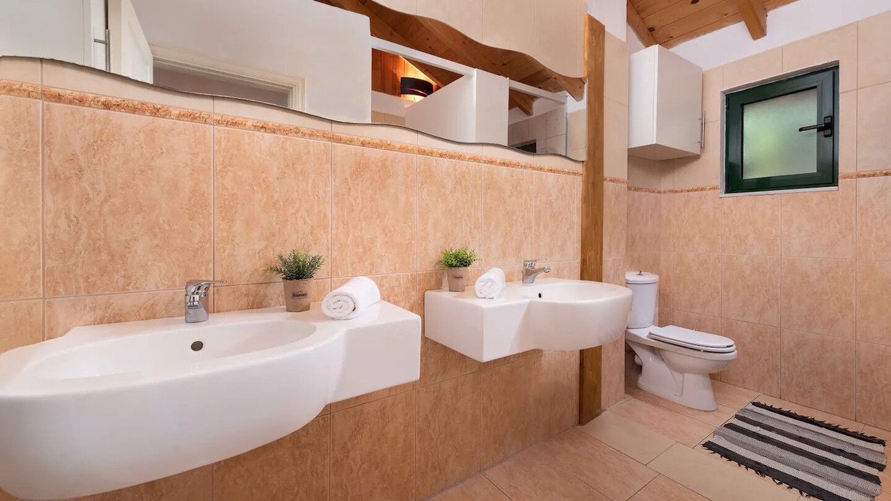 Photo of Bathroom in Salakos