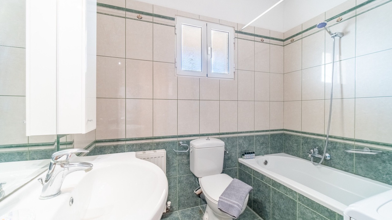 Photo of Bathroom in Petriti