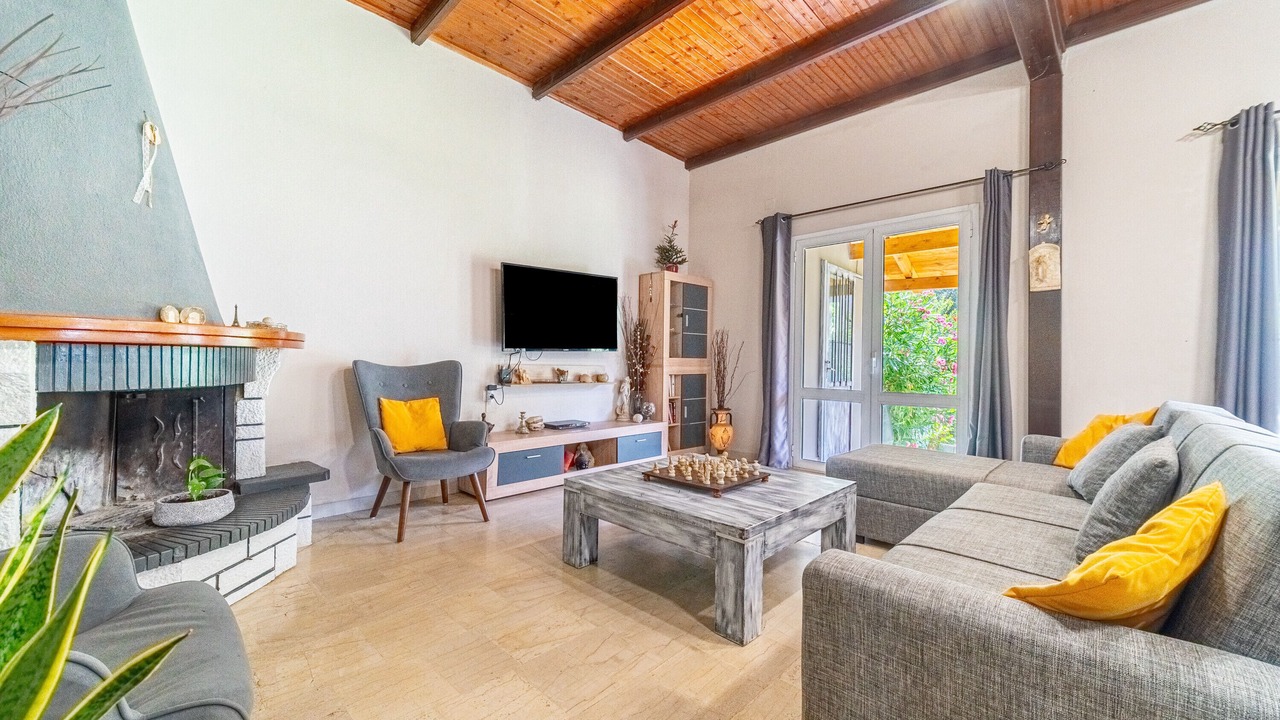 Photo of Livingroom in Chlomatiana