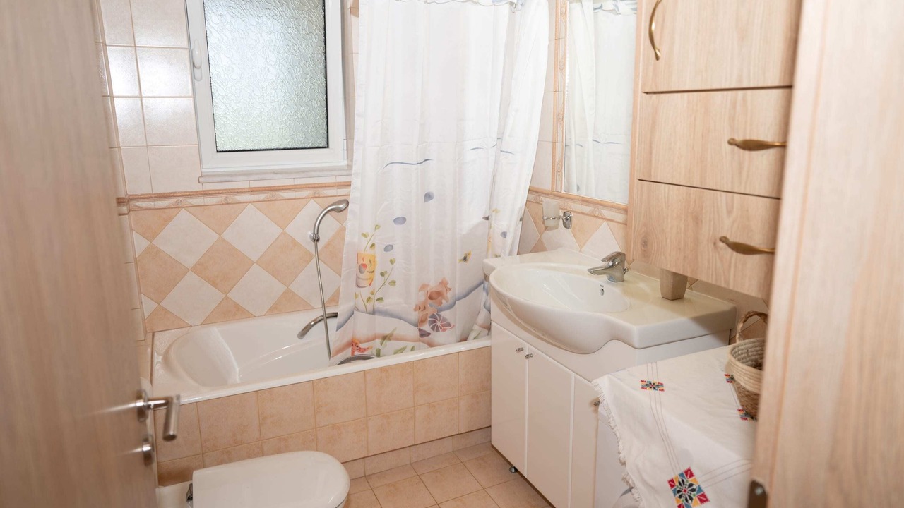 Photo of Bathroom in Skidra