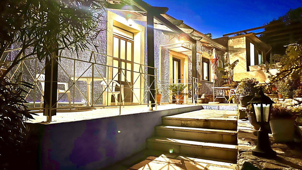 Photo of Outdoor in Monopari