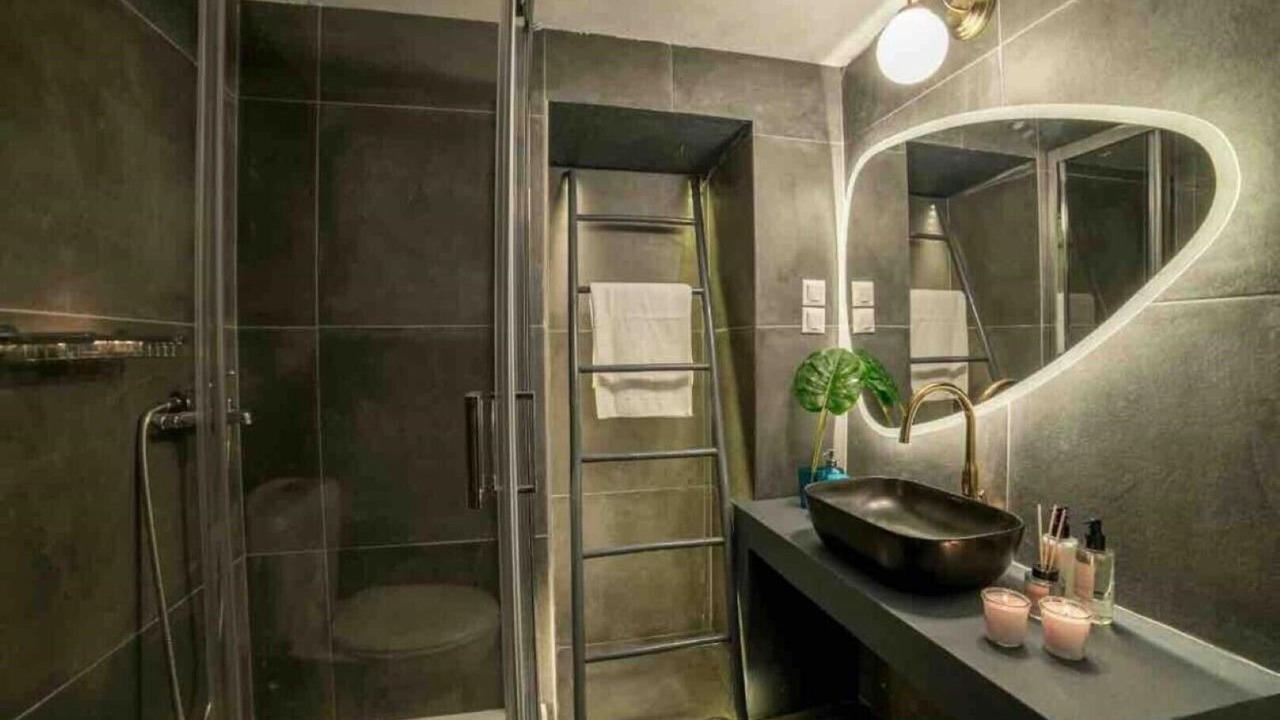 Photo of Bathroom in Longos