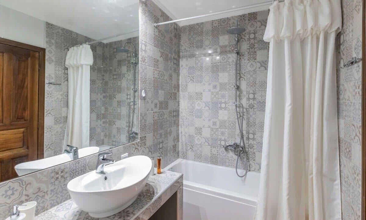Photo of Bathroom in Sane