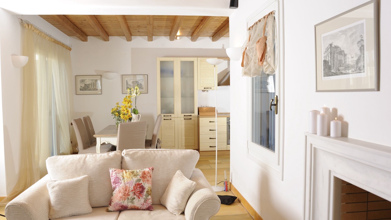 Photo of Livingroom in Paleopolis