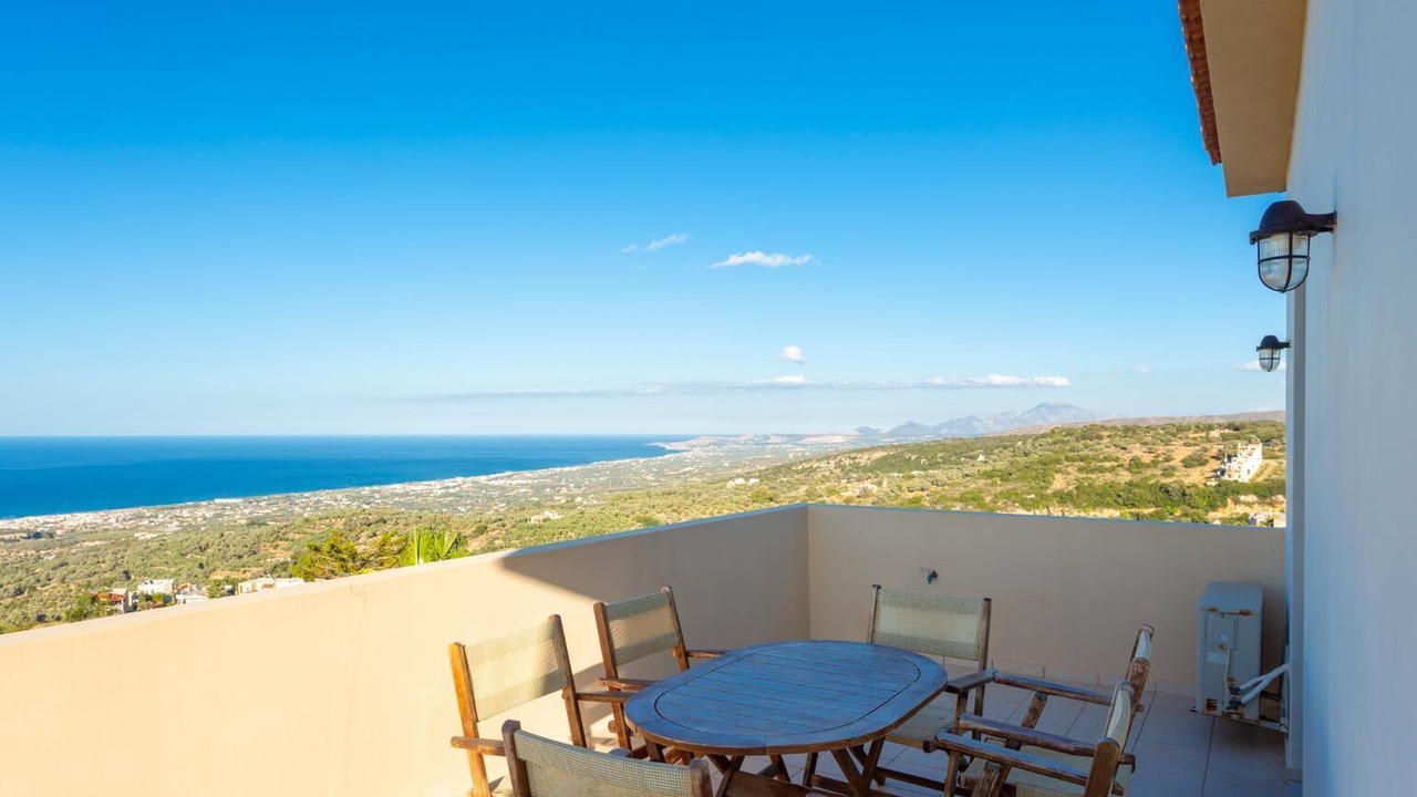 Photo of Patio Balcony in Roussospiti