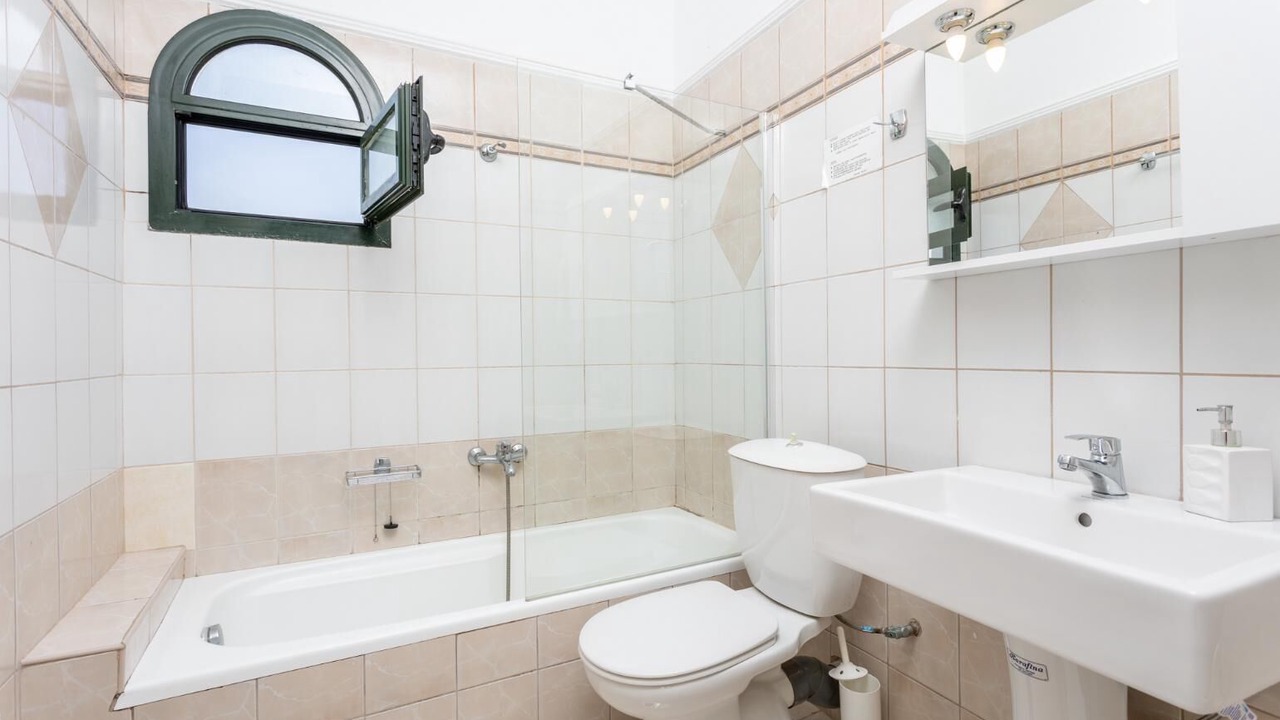 Photo of Bathroom in Lakka
