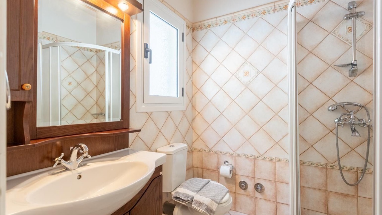Photo of Bathroom in Petaleia