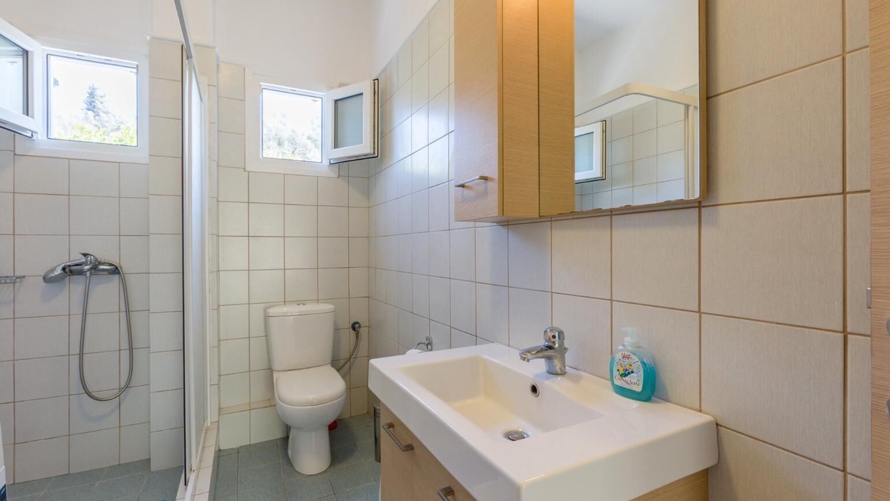 Photo of Bathroom in Longos