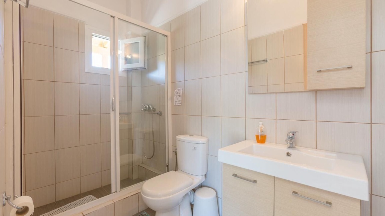 Photo of Bathroom in Longos