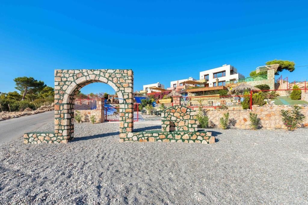 Photo of Others in Pefkos