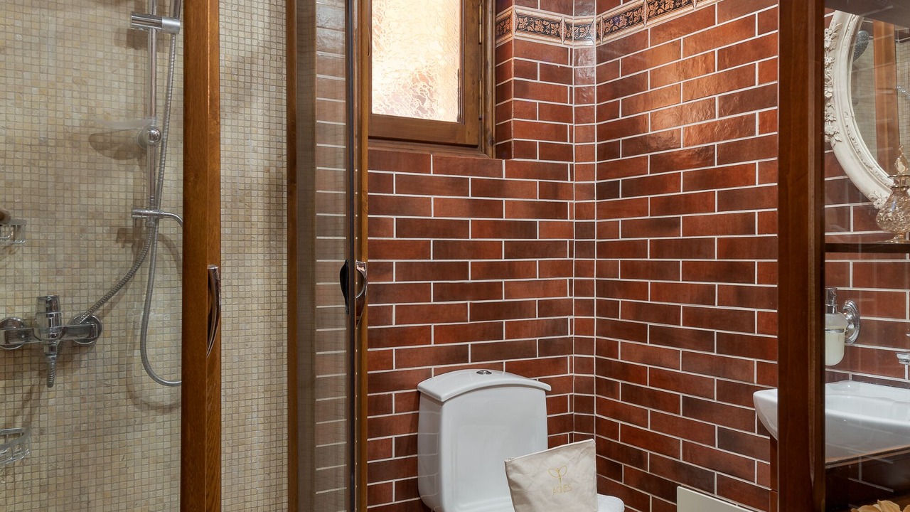 Photo of Bathroom in Pigi