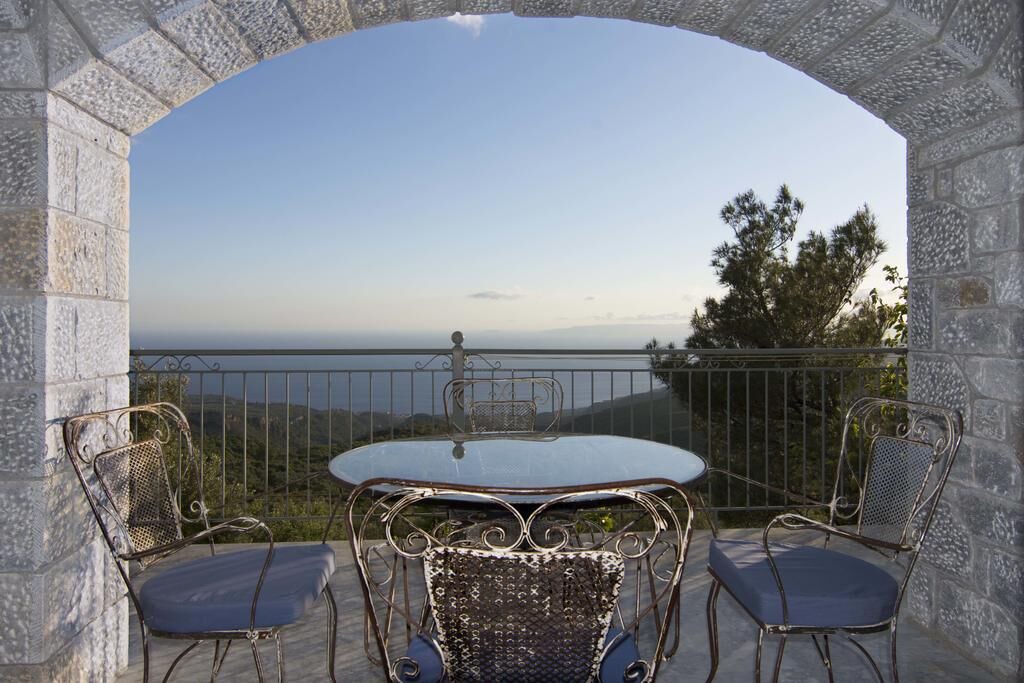 Photo of Patio Balcony in West Mani