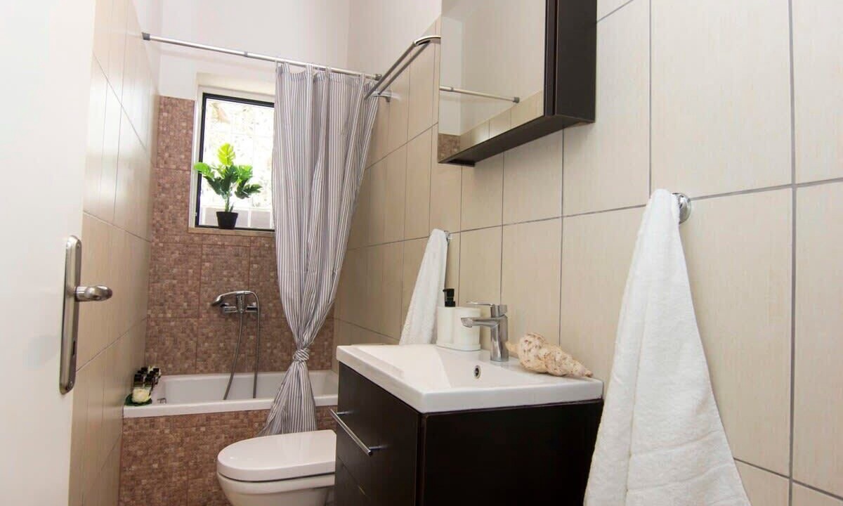 Photo of Bathroom in Lefktron