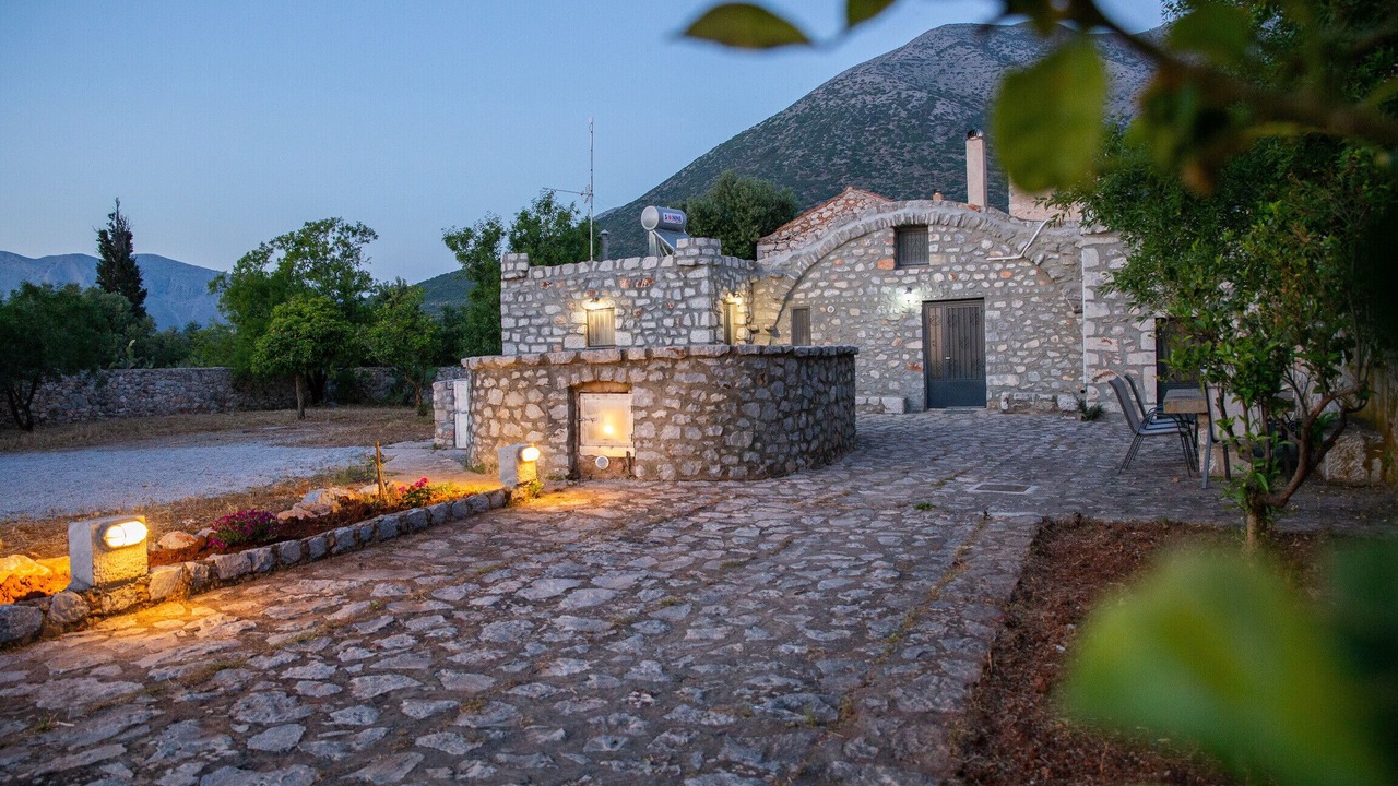 Photo of Outdoor in Omales