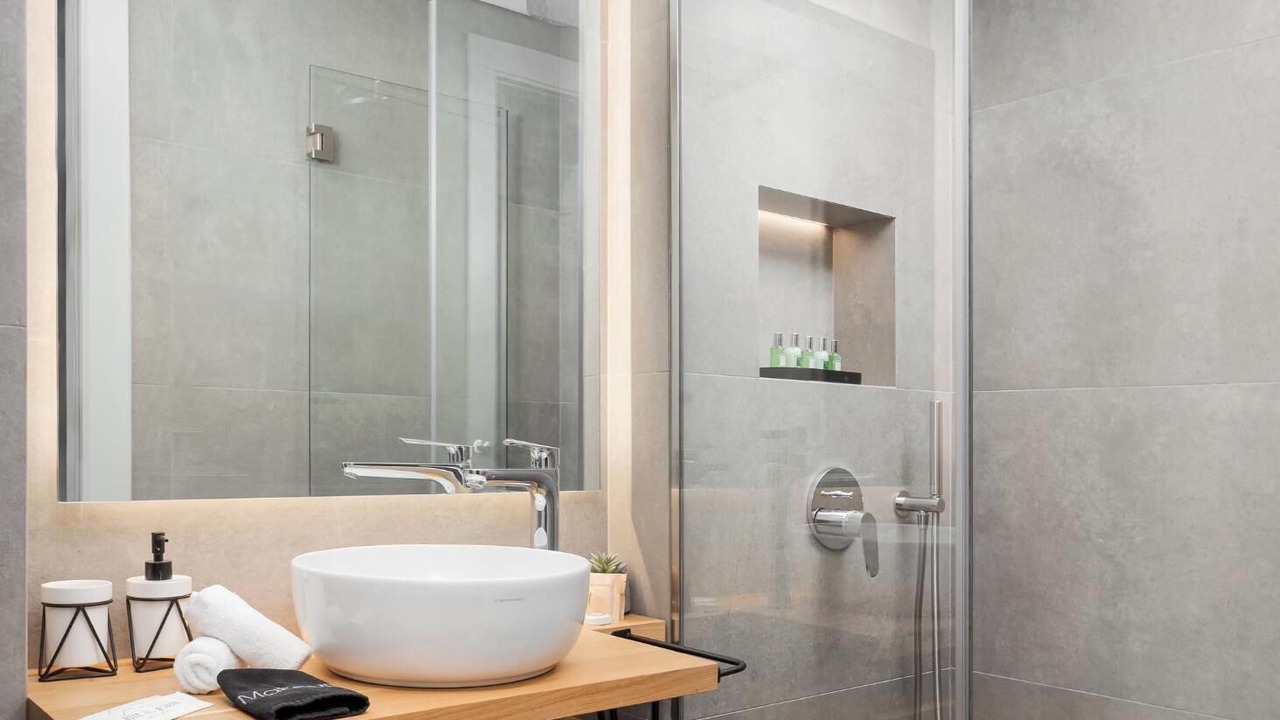 Photo of Bathroom in Alimos