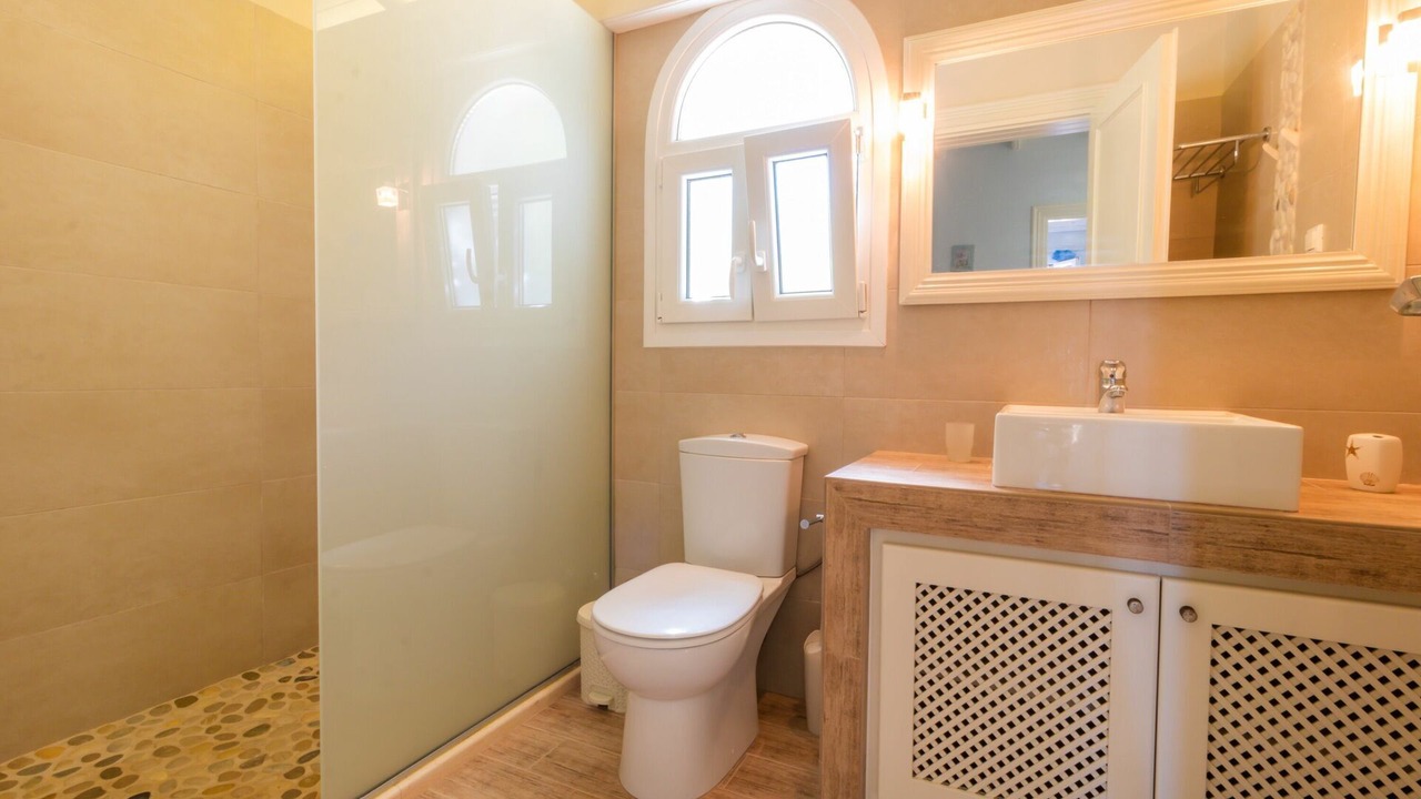Photo of Bathroom in Petaleia