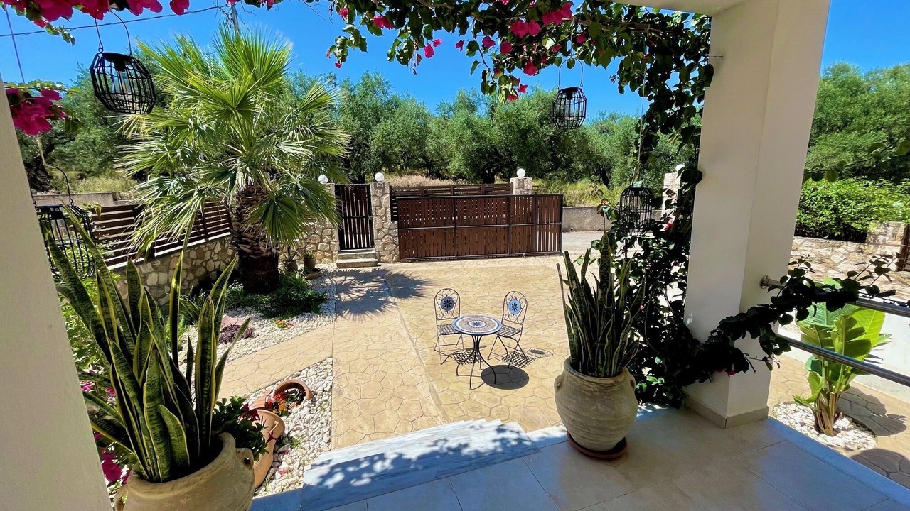 Photo of Patio Balcony in Tragaki