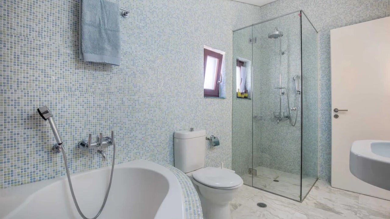 Photo of Bathroom in Saronikos